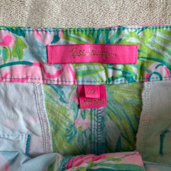 Lilly Pulitzer Buttercup Scallop Hem Shorts – Size 12, Flamenco Print, EUC - Picture 3 of 3